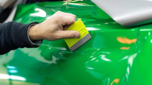 Hyundai i30N wrapped in 3M Gloss Green Envy with Gloss Black roof and side stripes. Progress photo, wrapping the drivers door.